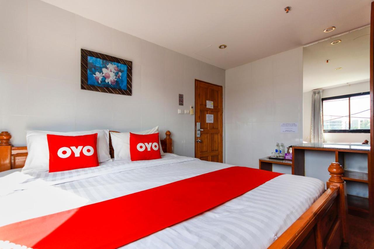 Oyo 861 Patong Dynasty Hotel Екстер'єр фото