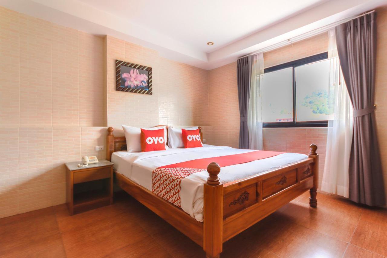 Oyo 861 Patong Dynasty Hotel Екстер'єр фото