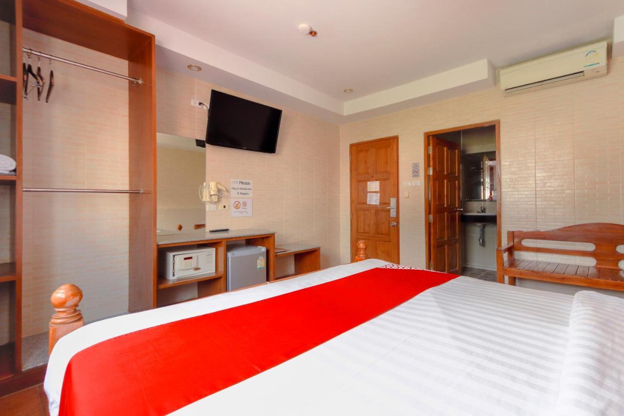 Oyo 861 Patong Dynasty Hotel Екстер'єр фото
