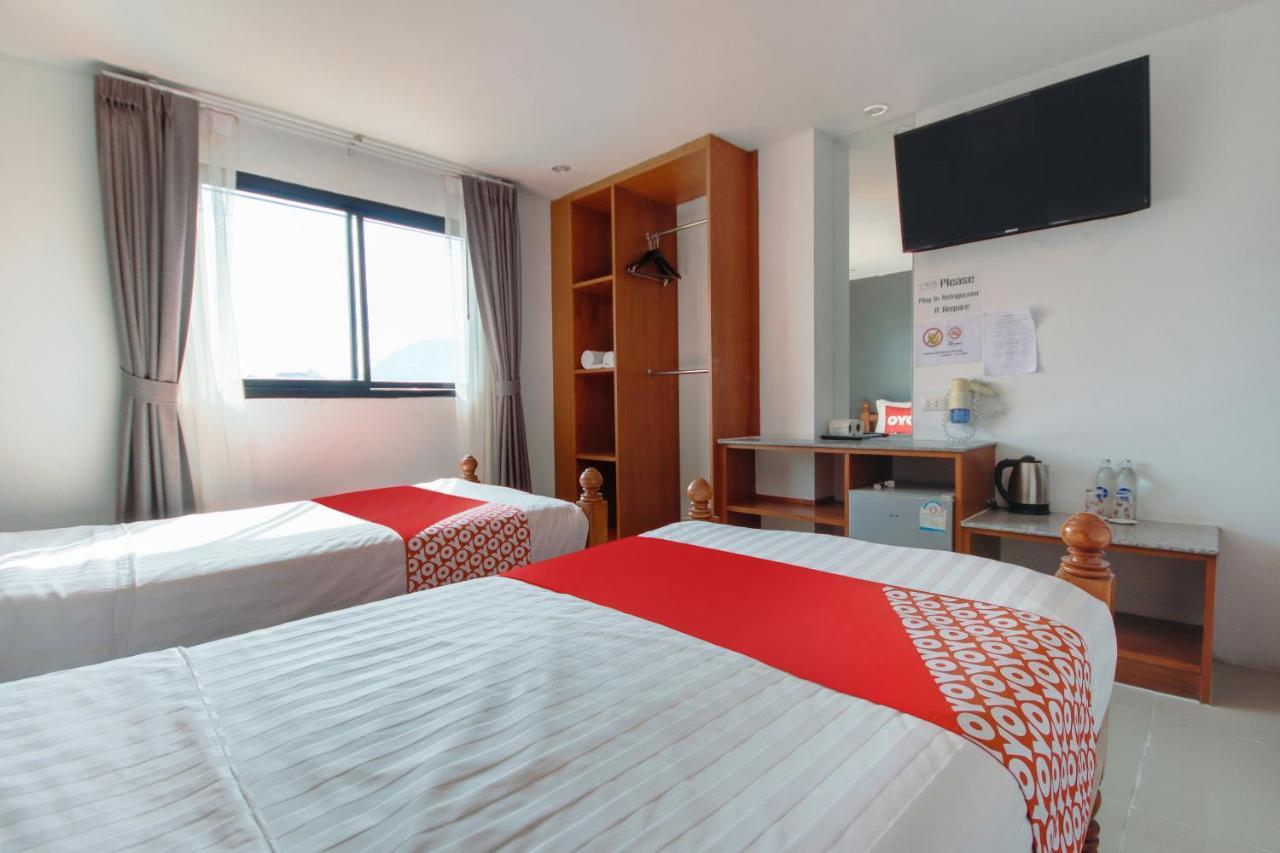 Oyo 861 Patong Dynasty Hotel Екстер'єр фото