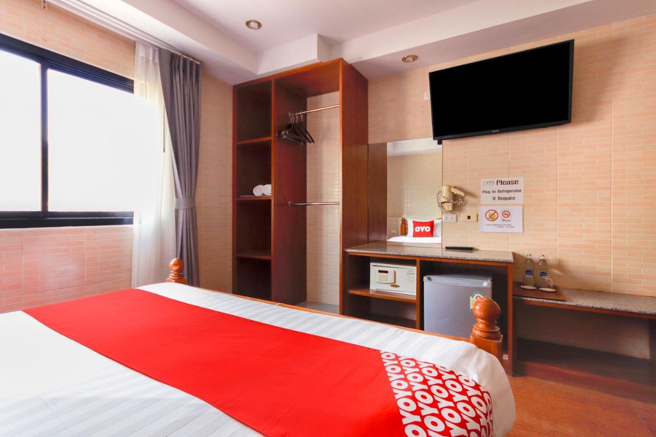 Oyo 861 Patong Dynasty Hotel Екстер'єр фото